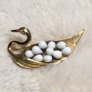 Hattie Carnegie Gold Swan Milk Glass Brooch. EUC
